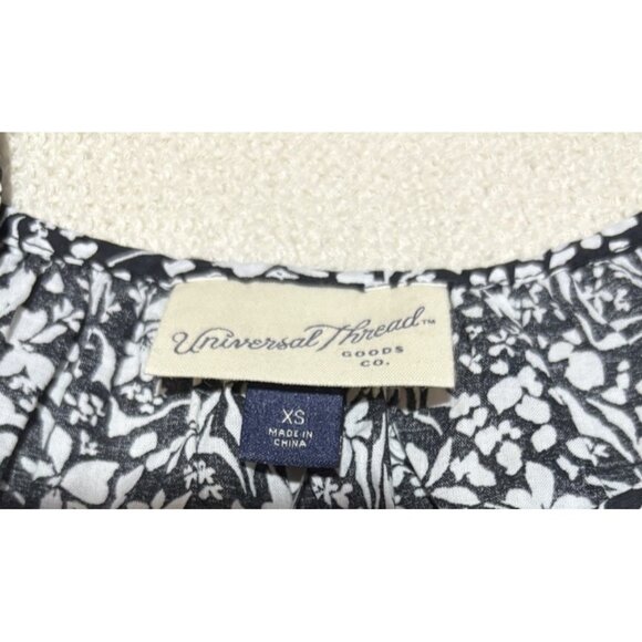 Womens Floral Ruffle Blouse XS Black White Smocked Peplum Top NWT- Universal Thr - Picture 4 of 12